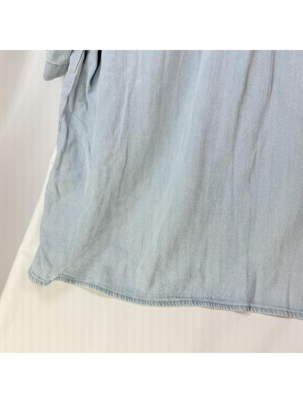 Levi's Women Short Sleeve Soft Demin Button Down 2X Standard Fit Light Wash NWT - Picture 7 of 9